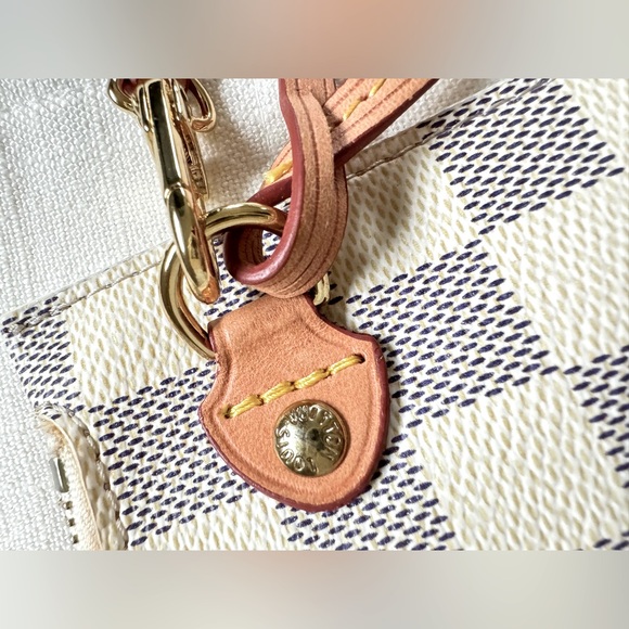 👜Authentic Louis Vuitton Monogram Canvas Wristlet👜 - Picture 11 of 12